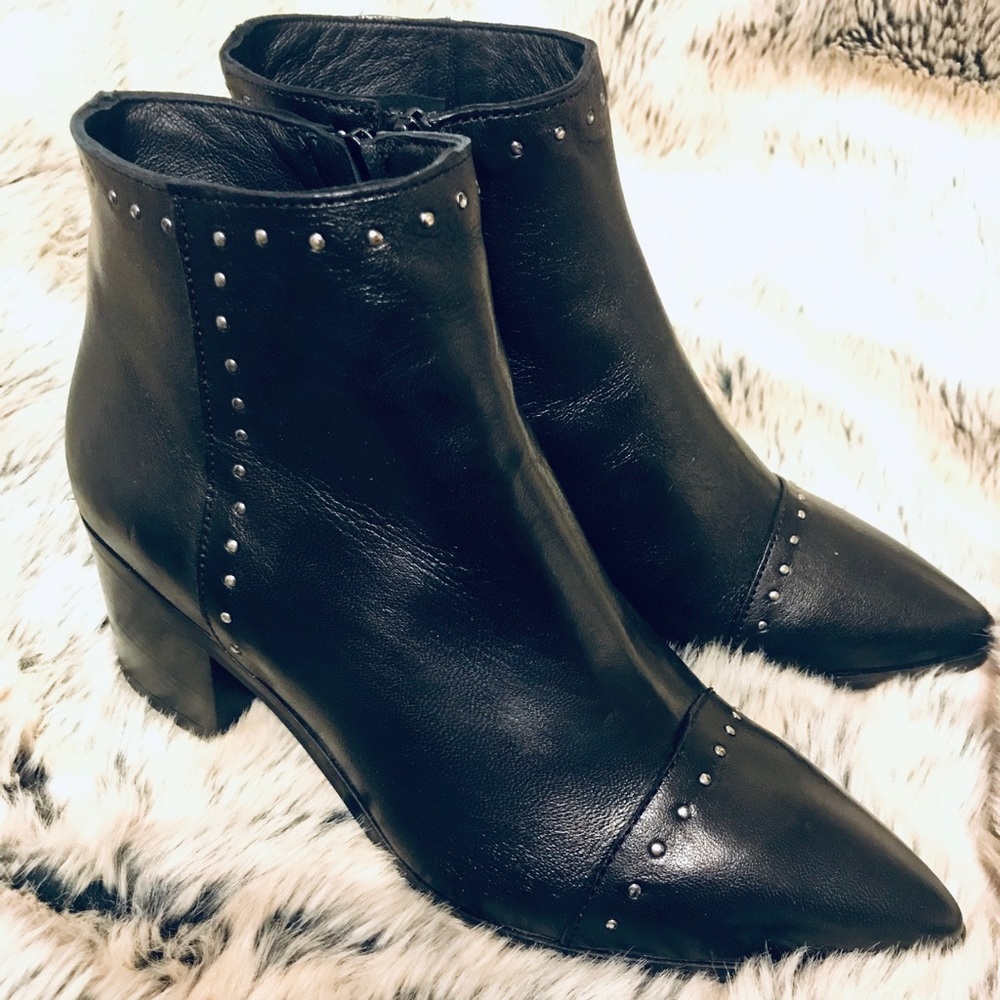 *SOLD* Steve Madden “Battle” Boots